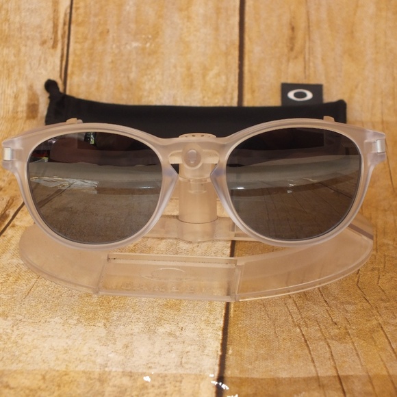 NEW Oakley Latch Matte Clear/Black Iridium UNISEX - Picture 3 of 8
